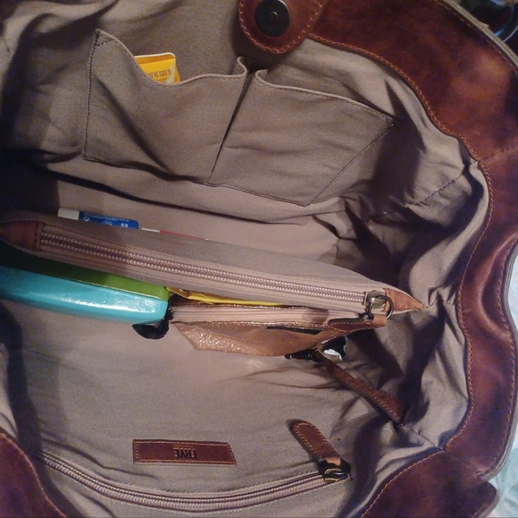 SOLD Frye cognac purse 👛 😍 SOLD - Picture 2 of 12